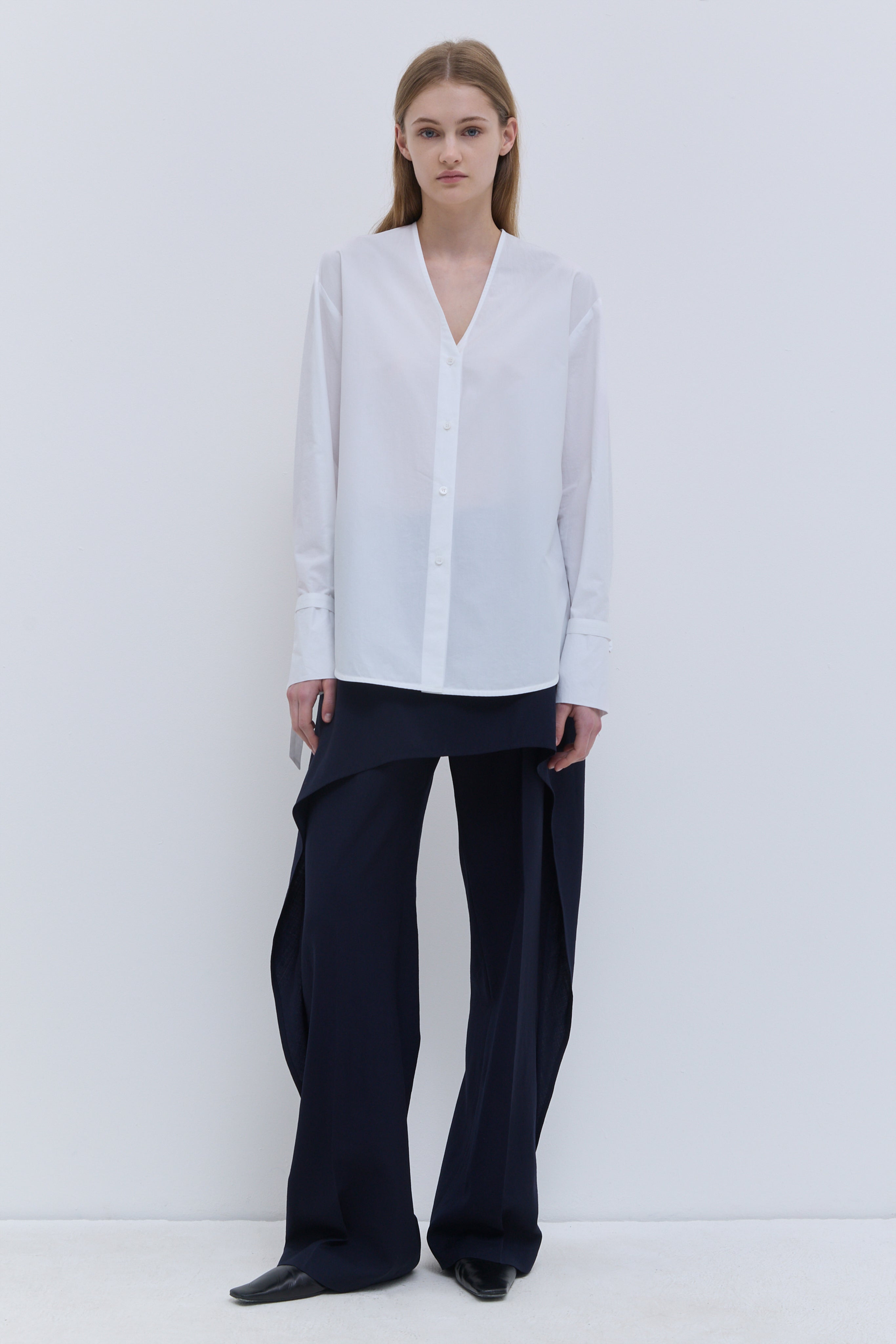 Christian Wijnants Talina white organic cotton shirt, front view.