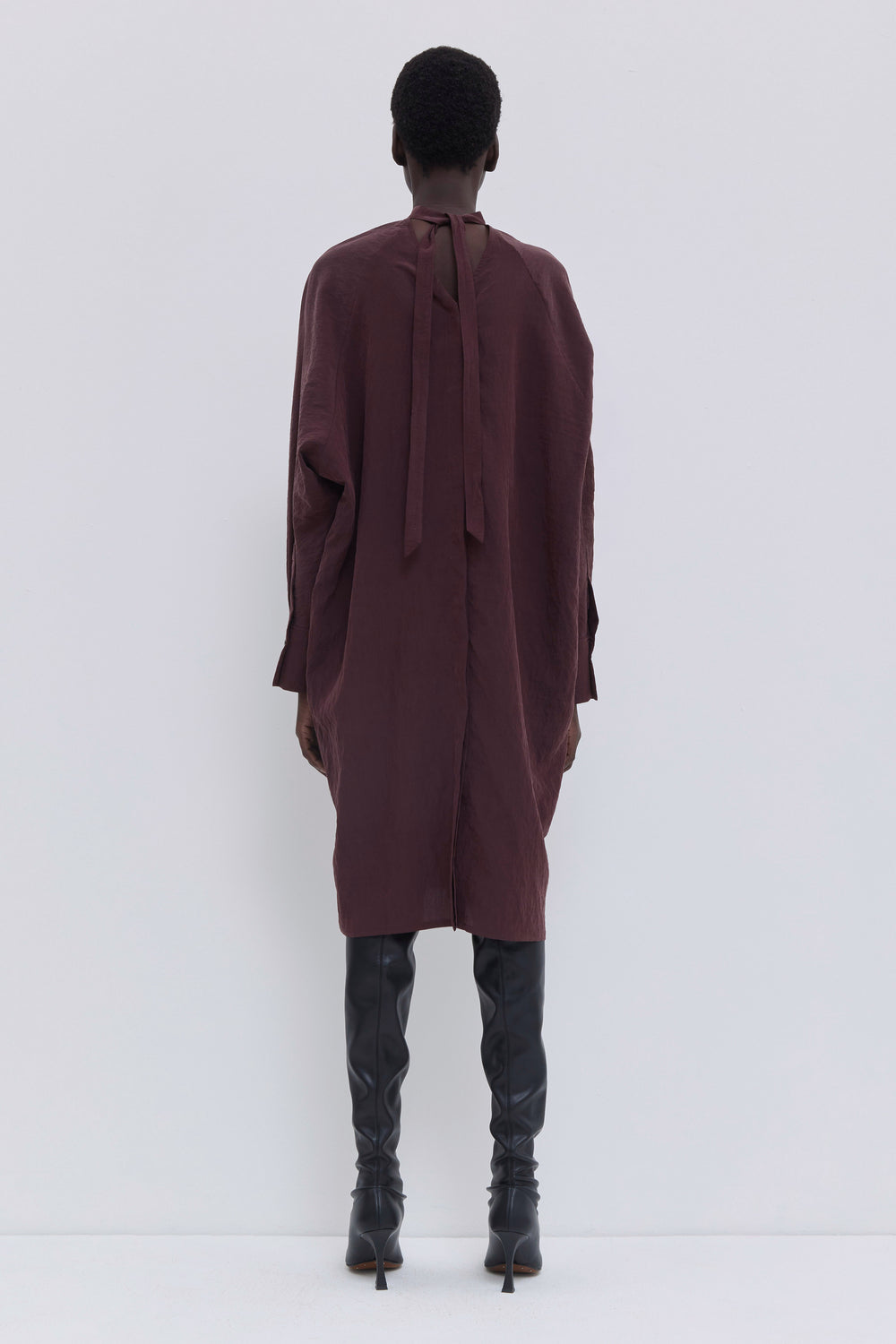 Luxury batwing sleeve dress with versatile collar tie detail