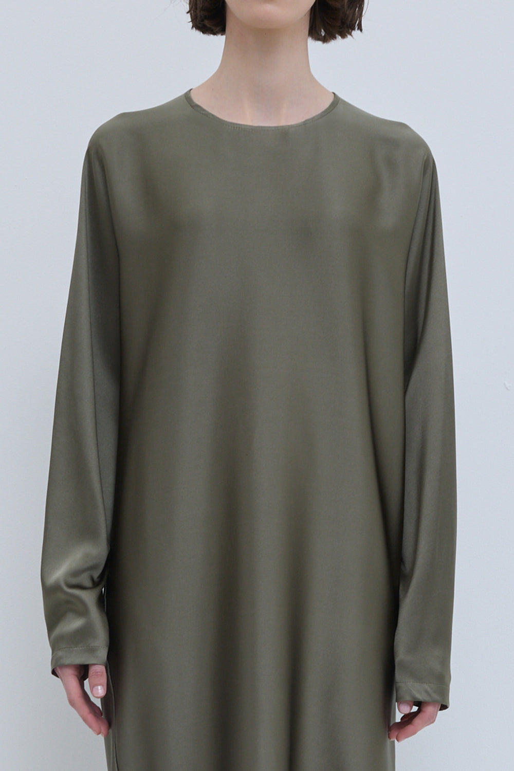 Back view of the Deira artichoke dress showcasing the relaxed cut and batwing sleeves.