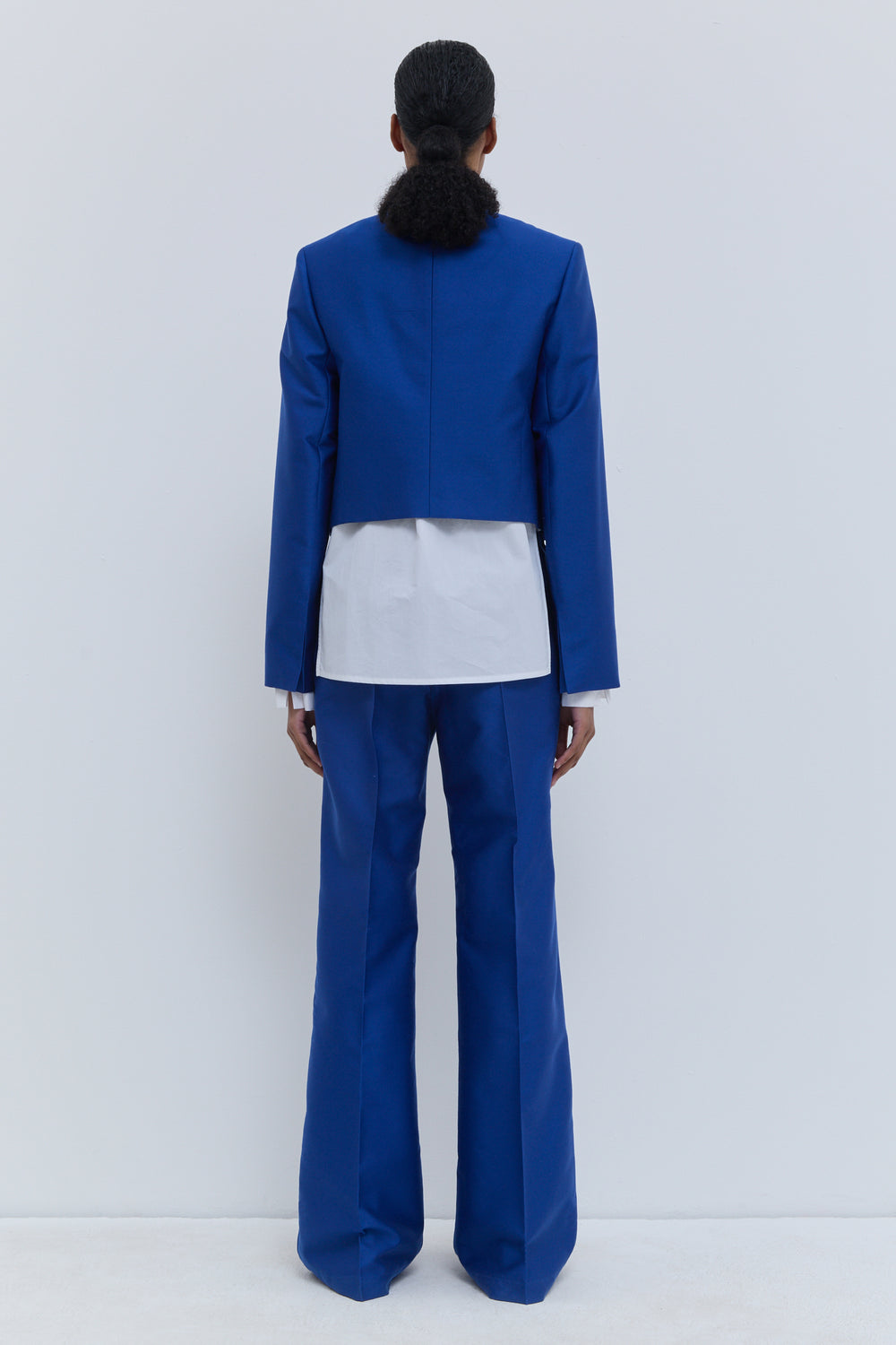 Javas cropped jacket in deep blue with button closure