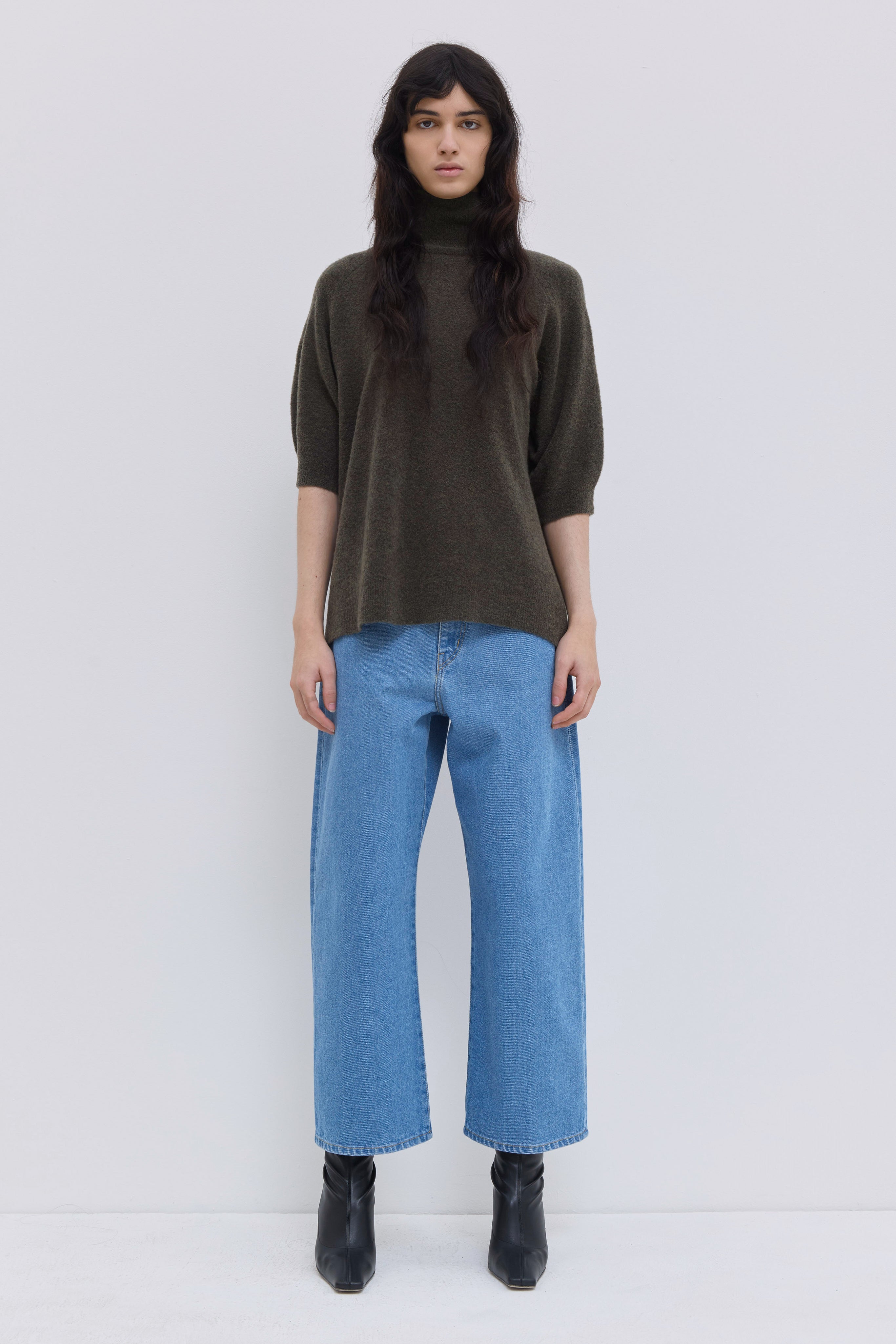 Forest bouclé turtleneck knit top with short sleeves and relaxed fit.