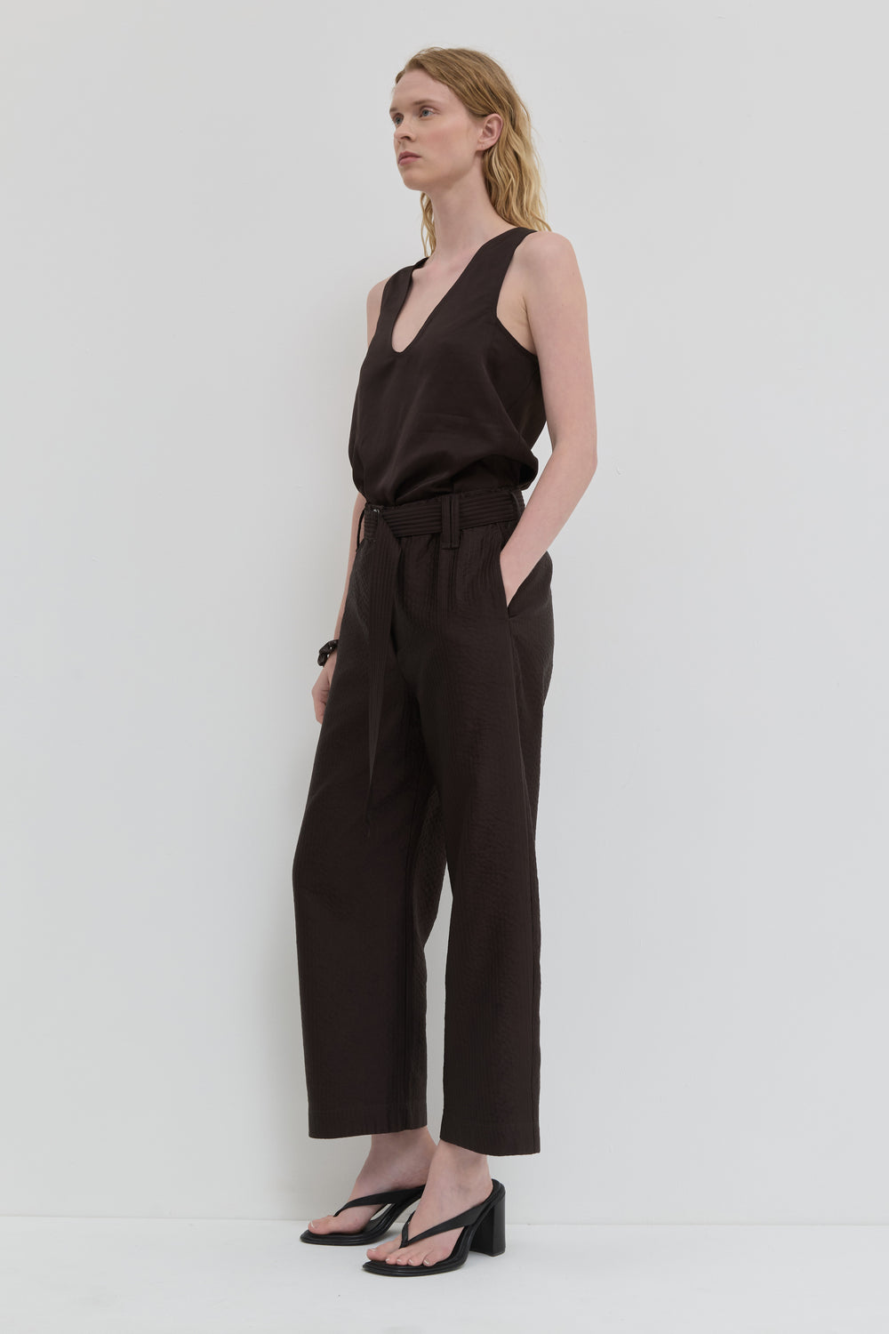 Chocolate V-neck top in viscose linen blend with side panels