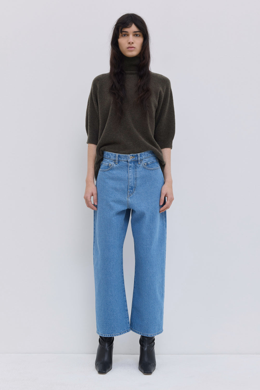 Blue denim cropped wide-leg jeans with a classic five-pocket design.