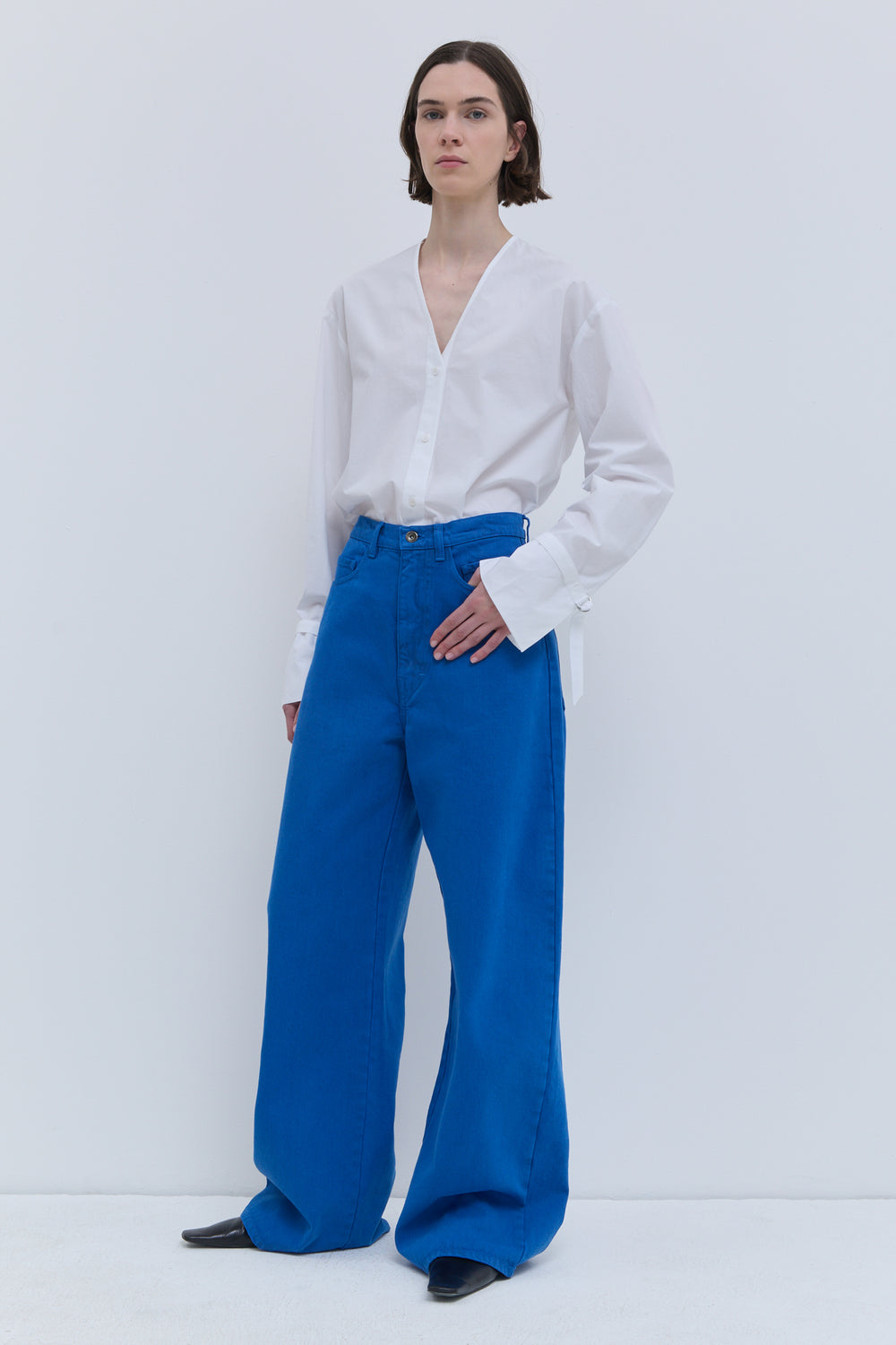 Women’s wide-fit jeans in vivid Klein blue denim