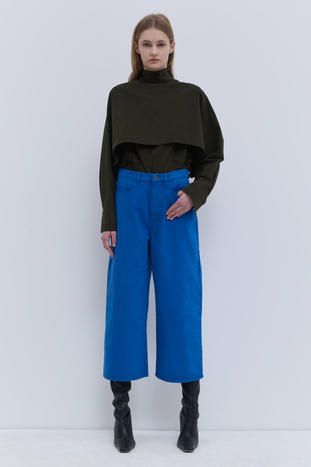 Women’s wide-fit cropped denim jeans in vivid Klein blue