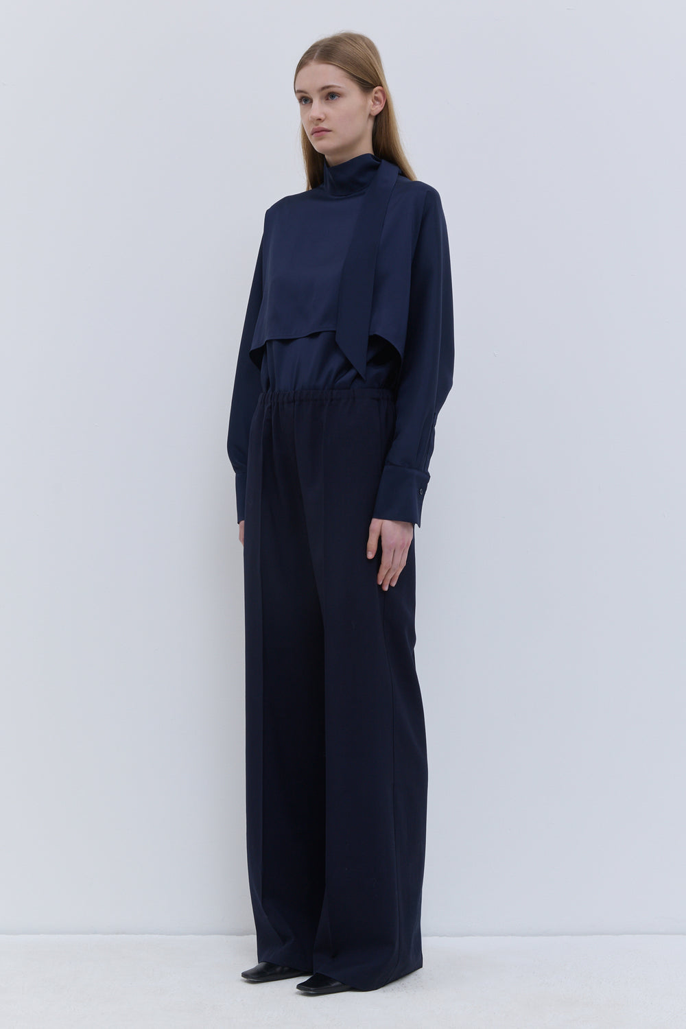 Pune straight-leg trousers in dark navy virgin wool