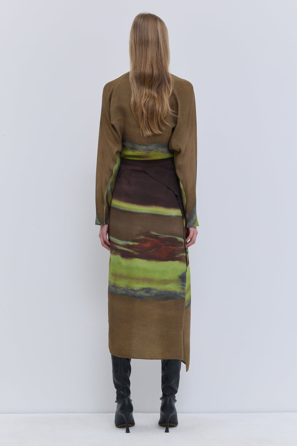 Christian Wijnants Sueza Vulcao print silk skirt, side view.