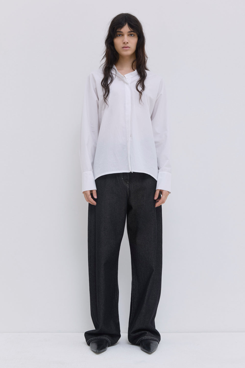 Christian Wijnants Tareth white organic cotton shirt with batwing sleeves and concealed button-down front.
