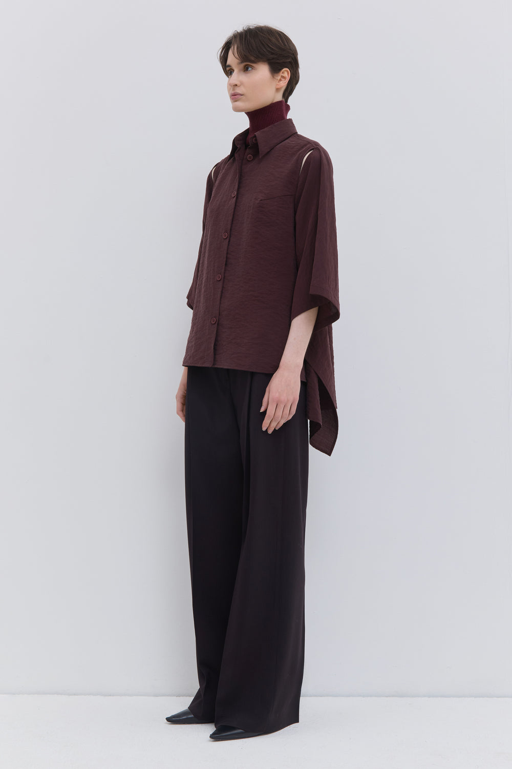Women’s wine slit-sleeve cape shirt